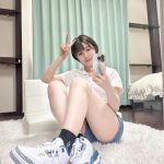 NMB48・安部若菜、超ミニ丈デニムで透明美脚見せつけ！