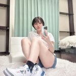 NMB48・安部若菜、超ミニ丈デニムで透明美脚見せつけ！