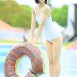 【写真特集】琴吹ゆず（RiNCENT.）、真っ白な競泳水着で魅せる透明美ボディ！＜近代麻雀水着祭2023＞