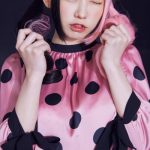 えなこ、ドット柄のビキニスタイルでモダンな雰囲気