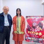 のん「アヒル口してやった」、遊び心溢れるセットアップの舞台あいさつオフショットにファン歓喜