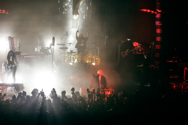 【ライブレポート】HYDE「3年半、長かった！」、ツアー「HYDE LIVE 2023」が開幕