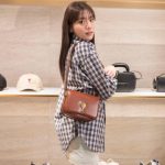 貴島明日香、超ミニ美脚見せファッションに歓喜の声ぞくぞく！