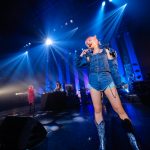 bala、美脚見せ衣装でオープニングから圧巻のパフォーマンス！＜MTV PRIDE LIVE 2023＞