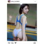 森香穂、プリッとした美尻で悩殺する競泳水着バックショット披露