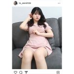 七瀬リズ、ピンクのミニワンピで美脚披露