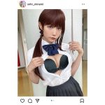 コスプレイヤー・篠原みなみ、制服シャツから下着越しバストを大胆披露