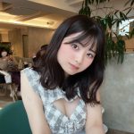 佐藤かれん、無防備な胸元が気になるキャバドレス姿にファン悶絶