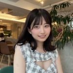 佐藤かれん、無防備な胸元が気になるキャバドレス姿にファン悶絶