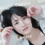 若月佑美、フォトエッセイ購入者特典ポストカードにプライベート風ショットや90年代ファッション図柄を起用