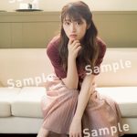若月佑美、フォトエッセイ購入者特典ポストカードにプライベート風ショットや90年代ファッション図柄を起用