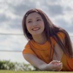 安斉かれん、満面笑みでゴロゴロ転がる写真集オフショットに反響ぞくぞく