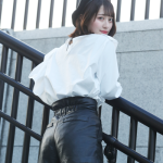 【動画】保科凜(Jams Collection)が大阪でクールな美脚ファッションで登場！