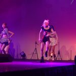 【速報】ガールズグループ・TiiiMO、美脚あらわな新衣装で唯一無二のパフォーマンス！ グラフィックポイ、総勢32名のバックダンサーなど新企画も盛り沢山・・・