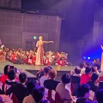 【速報】ガールズグループ・TiiiMO、美脚あらわな新衣装で唯一無二のパフォーマンス！ グラフィックポイ、総勢32名のバックダンサーなど新企画も盛り沢山・・・