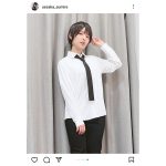 声優・上坂すみれ、白シャツ×ネクタイで『イケメンすぎる』男装を披露！