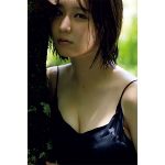 永遠の女子大生・林凛、森の中で佇み美ボディをしっとり披露