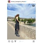 川口春奈、美しい肩がちらりと見えるクール系コーデでパリを満喫！「めちゃくちゃカッコいい！」とファンから歓喜の声