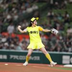 元ＳＫＥ・惣田紗莉渚が売り子衣装で始球式に登場!「点数をつけるなら８０点」