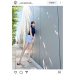 山崎あみのスラリとのびた美脚姿にファン悶絶!「美脚ですねー」との声