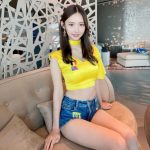 あのん、超ミニ丈デニムから太もも見せつけ！