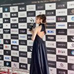 明日花キララ、ゴージャスな黒ドレス姿で授賞式に登場!世界中のファンから歓喜の声