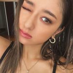 みちょぱ、色っぽい焼け美肌にゴールドのネックレスを身につけてパシャリ！「夏が似合う女ナンバーワン」とファンから歓喜の声