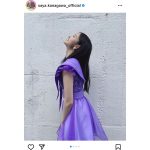 乃木坂46・金川紗耶、スラリとした美脚が魅力の紫ミニスカワンピース姿を披露！シングル「おひとりさま天国」の衣装でパシャリ！