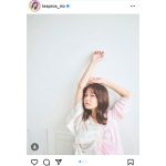 寺本莉緒、裸足でお姫さま座りをする可愛らしいショットを公開！「なんだかすごく素敵な写真です」とファン大絶賛！