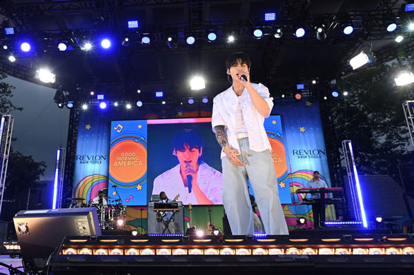 BTS・JUNG KOOK、米GMA「2023Summer Concert Series」熱く盛り上げたソロシングル「Seven」のステージ初公開！