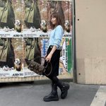 川口春奈、美しい肩がちらりと見えるクール系コーデでパリを満喫！「めちゃくちゃカッコいい！」とファンから歓喜の声