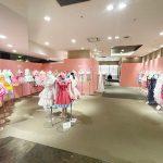 小倉唯、アーティストデビュー10周年記念衣装展「ゆいくろーぜっと」大好評開催中！23日からは10周年記念ライブ衣装も追加展示！