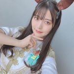上坂すみれ、ウマ娘を意識したミニワンピースから覗く色白美脚にファン大熱狂!「可愛すぎてしんどい」とファンから歓喜の声
