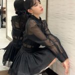 宮脇咲良、肩が透ける黒色お姫さまコーデにファン大熱狂！「ほんとにかわいいすべてが大優勝」と歓喜の声