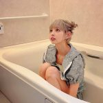 最上もが、「久しぶりに水着きた！」黄色の水着で美ボディ披露