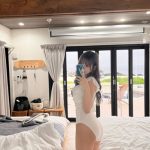 MyDearDarlin’・咲真ゆか、初めての白いワンピース水着姿で美尻を披露！にファン歓喜！！