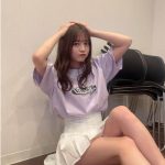 黒嵜菜々子（Peel the Apple）、真っ白なミニスカで太ももチラリ「太もも良いです」「可愛いショットたくさん！」とファン歓喜