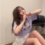 黒嵜菜々子（Peel the Apple）、真っ白なミニスカで太ももチラリ「太もも良いです」「可愛いショットたくさん！」とファン歓喜