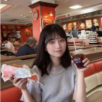 佐藤かれん、オフショルの水着でふっくらバストがチラリ「水着姿可愛すぎて可愛いしか言えない」とファン歓喜