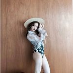 板野友美、真っ白な美ヒップ覗く夏の水着コーデをアップ。「スタイル良すぎ！」「ママと思えない」とファン歓喜