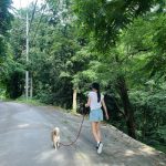 ダレノガレ明美、カジュアルスタイルで美脚すらり「わんちゃんのお散歩」でくたくたに