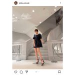 神部美咲、ミニワンピ×ピンヒールで美脚を大胆アピール「スタイルが神ってる」「最高です」とファン歓喜