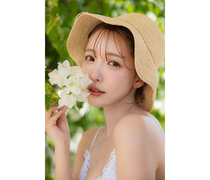 アジア最強のアイドル・三上悠亜が最後のSEXY写真集を発売