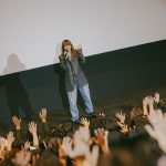 あいみょん、「Live & Documentary Film AIMYON 弾き語りLIVE 2022 -サーチライト- in 阪神甲子園球場」のDolby Atmos先行上映会を東京と大阪で開催