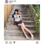 藤川らるむ、超ミニ丈デニムで圧倒的な脚線美を見せつけ！