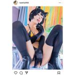 いくみ、サイバー猫コスでM字開脚