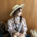 板野友美、花柄水着で魅せる美尻ショット！