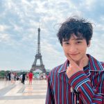 小関裕太、初めてフランスで爽やか笑顔