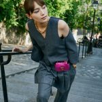 川口春奈、フェンディのバックを持ちパリの名所を散策