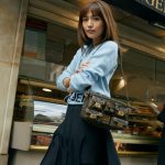 川口春奈、フェンディのバックを持ちパリの名所を散策
